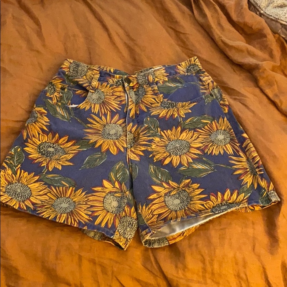 Vintage 90’s high waisted sunflower shorts L 11/12